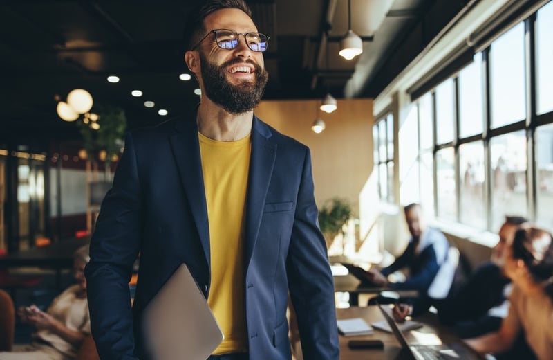 composable-commerce-smiling-man